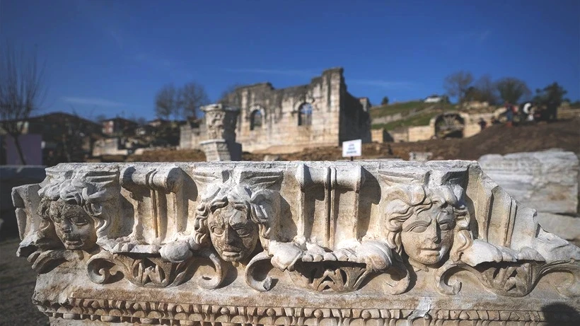 Düzce'nin Konuralp bölgesindeki Prusias ad Hypium Antik Kenti kazılarında 2 bin yıllık tiyatro bileti, Afrodit figürü ve Thyrsus figürü keşfedildi - Son Dakika Kültür - Sanat Haberleri