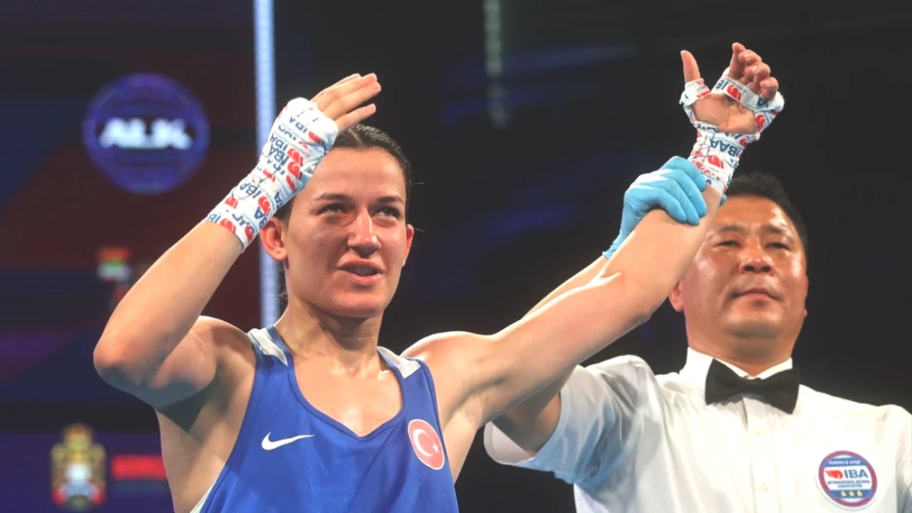 Hatice Akbaş, Kadınlar Dünya Boks Şampiyonası'nda Final Mücadelesine Çıkıyor!