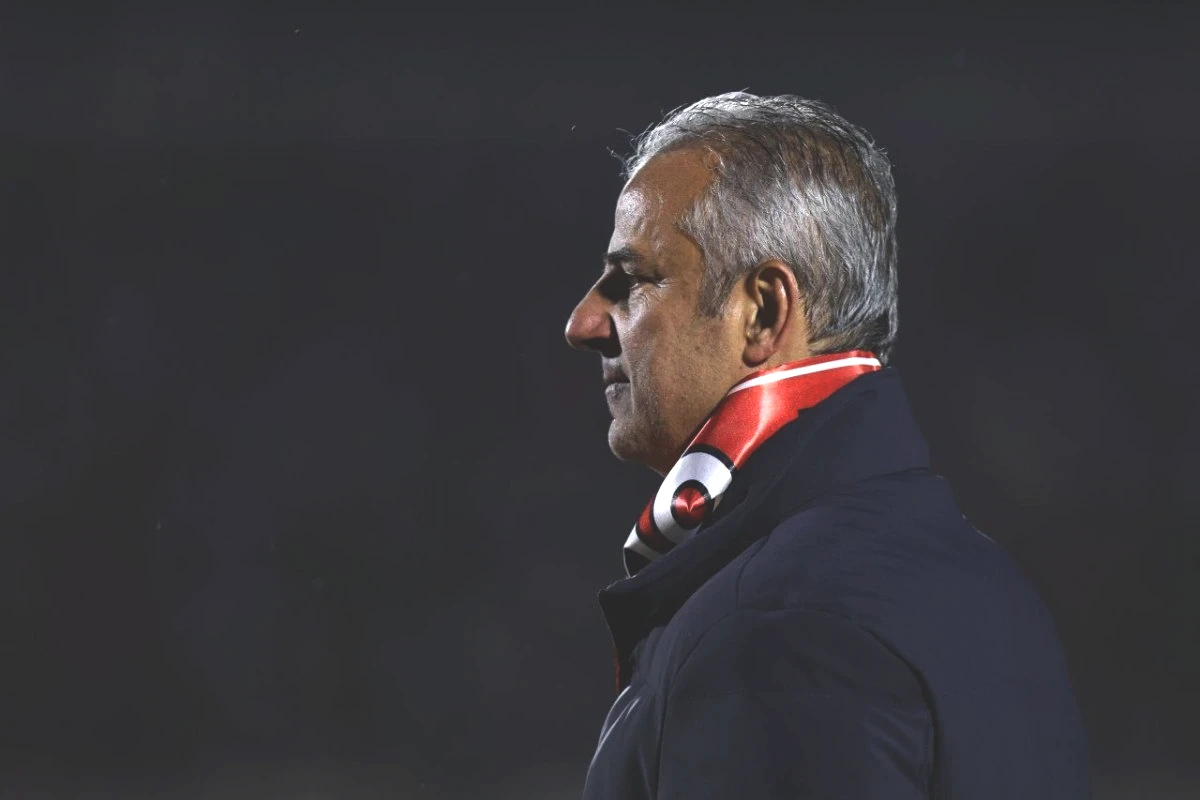 Kartal Takımına Sarılıyor