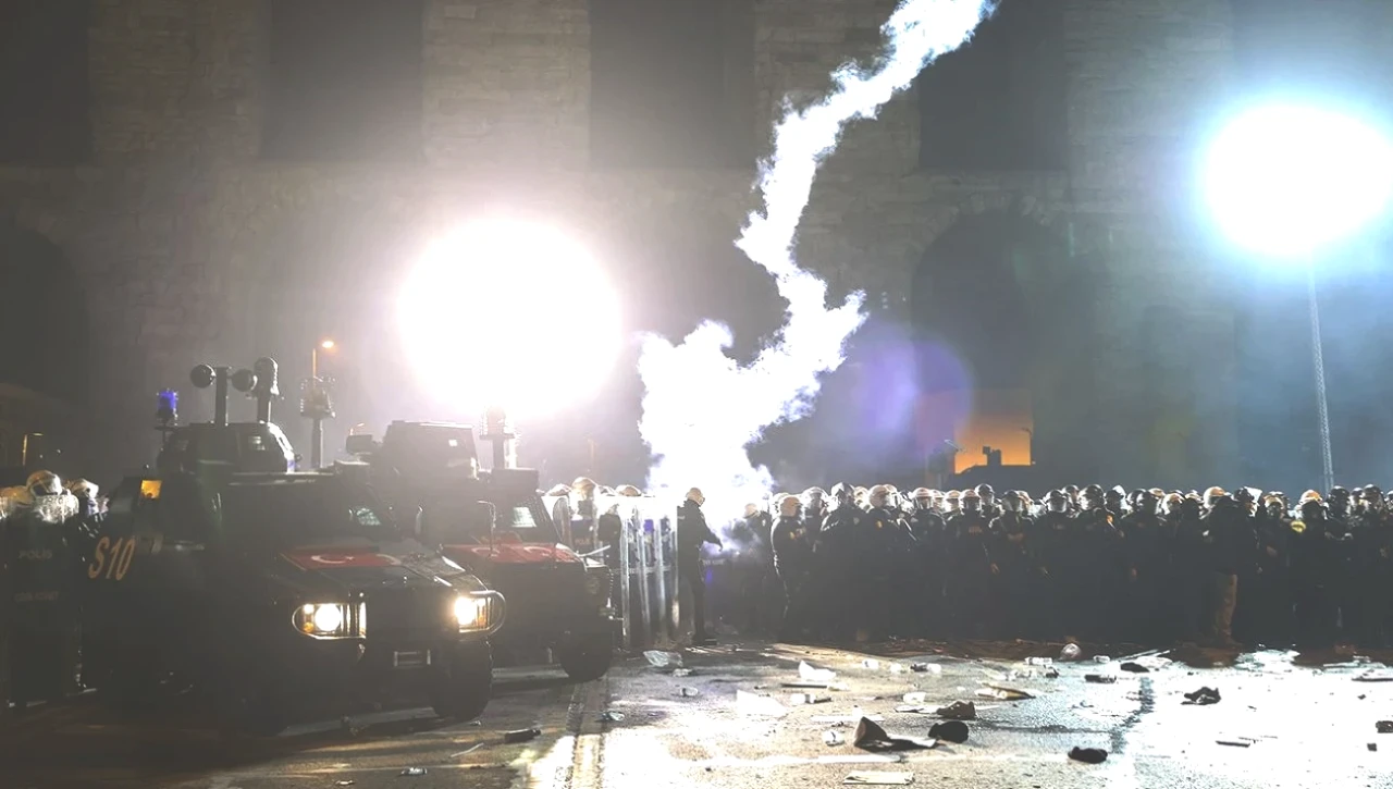 Saraçhane'de Polis ve Grubun Çatışması: Müdahale Anları Kamerada!