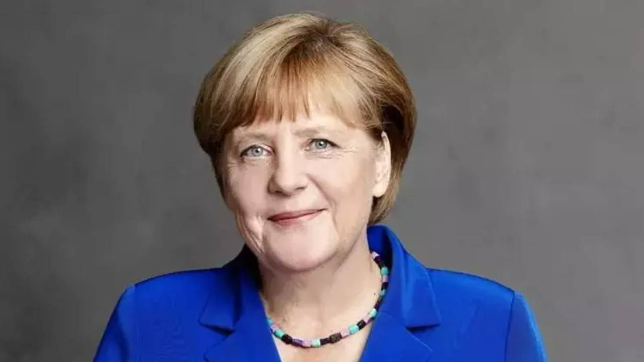 Merkel'den Türk İki İsim İçin Övgü: 